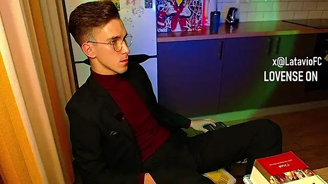 Snapshot of Midnighter_ chatting on 22, 9, 2025 Midnighter  online show from 22, 9, 2025