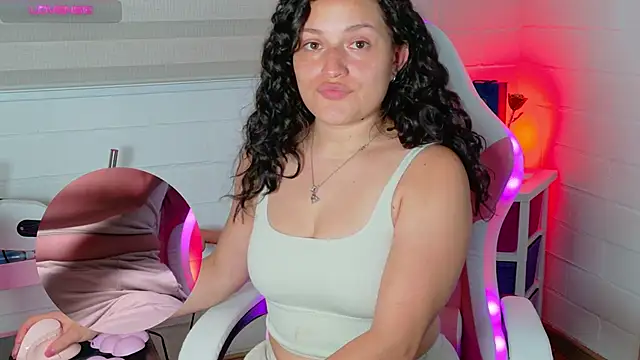 Snapshot of megan_doll2 chatting on 8, 3, 2026 megan doll2 online show from 8, 3, 2026