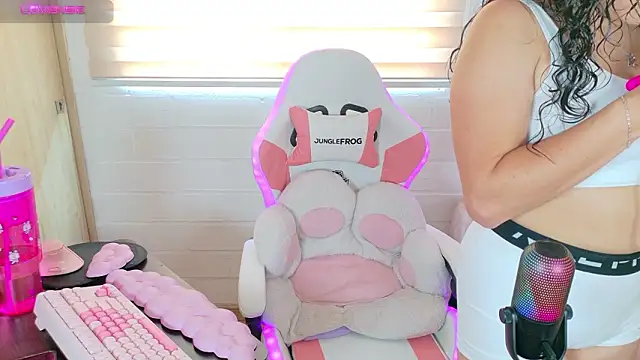 Snapshot of megan_doll2 chatting on 12, 3, 2026 megan doll2 online show from 12, 3, 2026