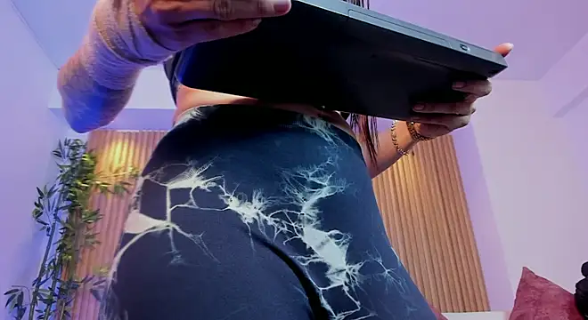 Snapshot of charlottewhitte chatting on 9, 4, 2026 charlottewhitte online show from 9, 4, 2026