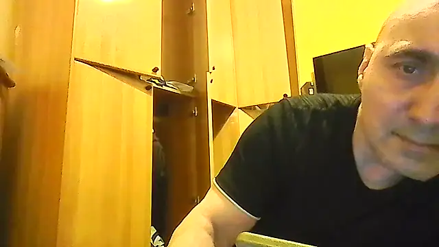 Snapshot of Analove1976 chatting on 22, 4, 2026 Analove1976 online show from 22, 4, 2026