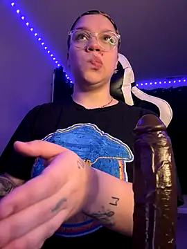 QueenNuttCollector online show from 19, 10, 2025