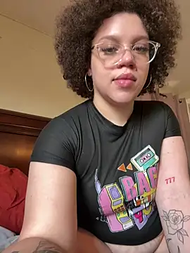 QueenNuttCollector online show from 25, 3, 2026