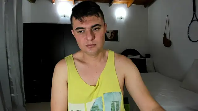 Snapshot of andrhes_baby chatting on 13, 12, 2024 andrhes baby online show from 13, 12, 2024