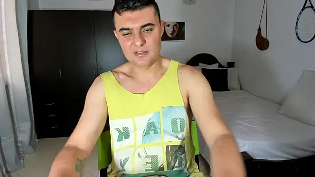 Snapshot of andrhes_baby chatting on 13, 12, 2024 andrhes baby online show from 13, 12, 2024