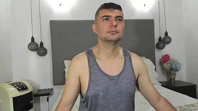 Snapshot of andrhes_baby chatting on 10, 10, 2025 andrhes baby online show from 10, 10, 2025