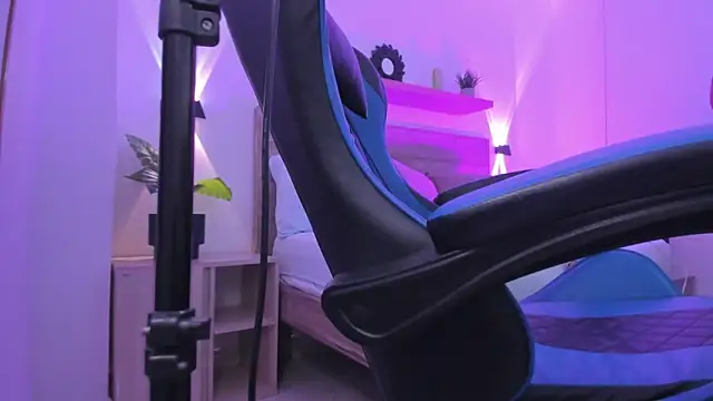 izaro22 online show from 5, 12, 2025