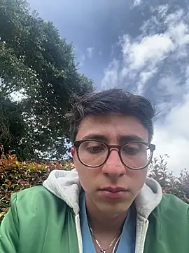 CamiRojas boy online show from 3, 6, 2026