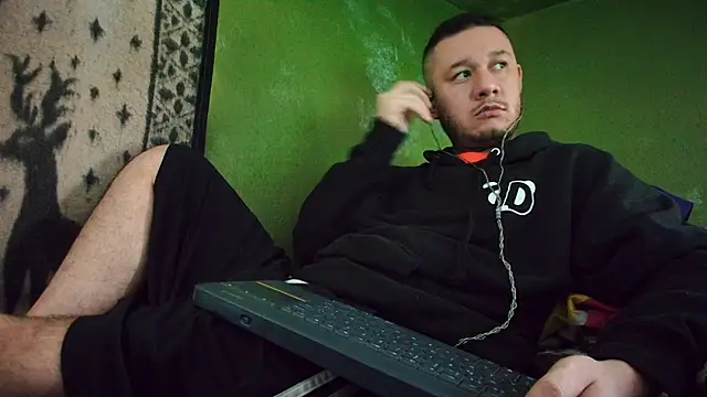 Snapshot of sweet_cock28 chatting on 8, 3, 2025 sweet cock28 online show from 8, 3, 2025