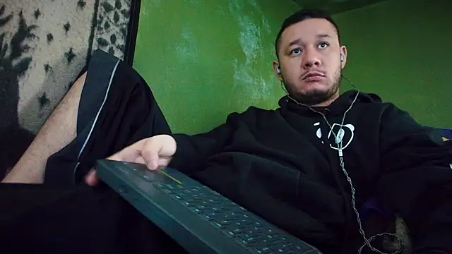 Snapshot of sweet_cock28 chatting on 15, 3, 2025 sweet cock28 online show from 15, 3, 2025