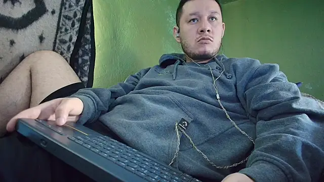 Snapshot of sweet_cock28 chatting on 27, 11, 2025 sweet cock28 online show from 27, 11, 2025