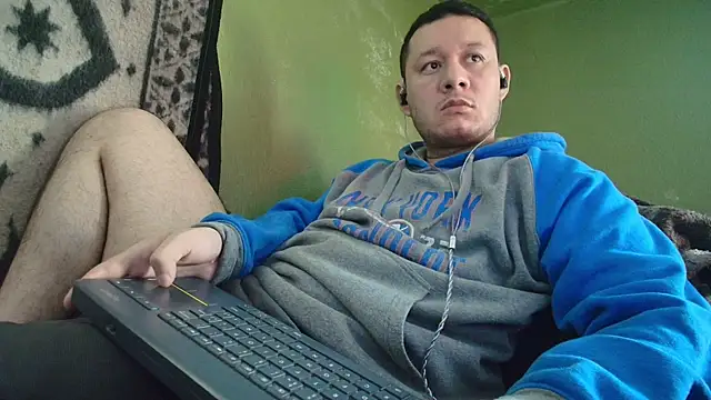 Snapshot of sweet_cock28 chatting on 18, 12, 2025 sweet cock28 online show from 18, 12, 2025