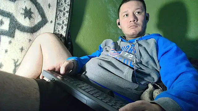 Snapshot of sweet_cock28 chatting on 19, 12, 2025 sweet cock28 online show from 19, 12, 2025