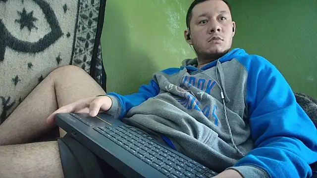 Snapshot of sweet_cock28 chatting on 20, 12, 2025 sweet cock28 online show from 20, 12, 2025