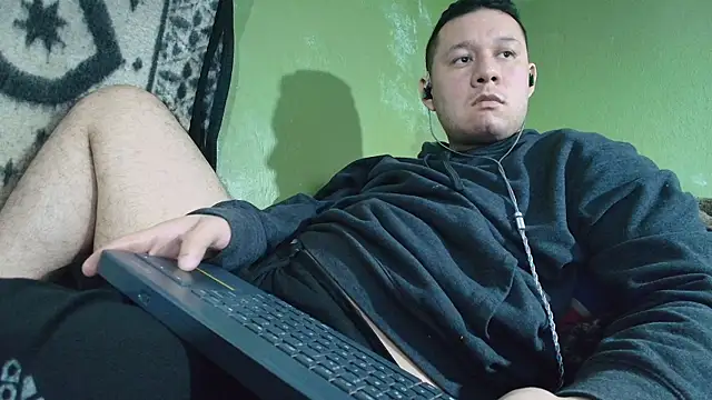 Snapshot of sweet_cock28 chatting on 5, 1, 2026 sweet cock28 online show from 5, 1, 2026