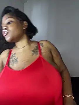 Snapshot of Yung-Missy chatting on 25, 12, 2024 Yung-Missy online show from 25, 12, 2024