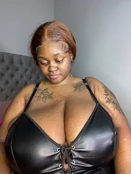 Snapshot of Yung-Missy chatting on 22, 2, 2025 Yung-Missy online show from 22, 2, 2025