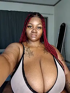 Snapshot of Yung-Missy chatting on 4, 10, 2025 Yung-Missy online show from 4, 10, 2025