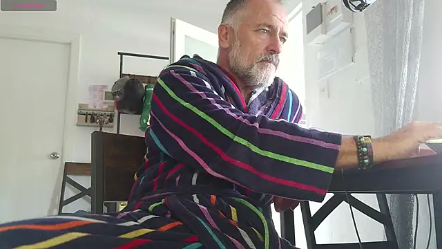 Snapshot of DaddybearVLC chatting on 1, 11, 2025 DaddybearVLC online show from 1, 11, 2025