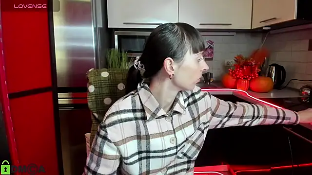 Snapshot of TayanaJons chatting on 3, 10, 2025 TayanaJons online show from 3, 10, 2025