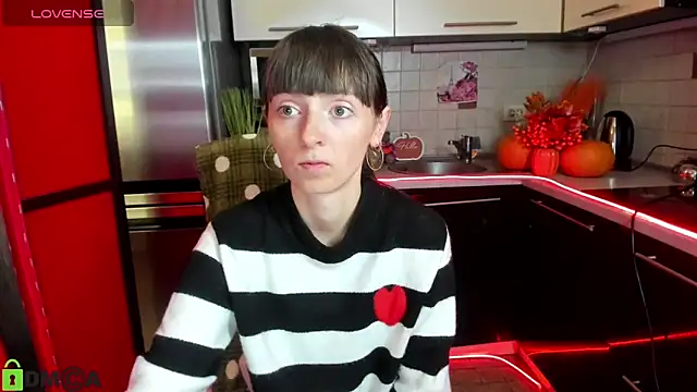 Snapshot of TayanaJons chatting on 4, 10, 2025 TayanaJons online show from 4, 10, 2025