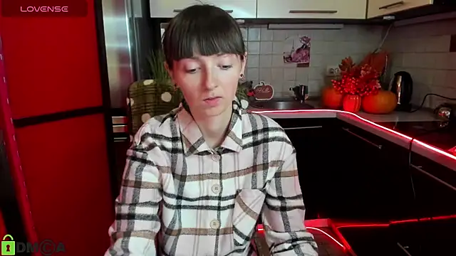 Snapshot of TayanaJons chatting on 6, 10, 2025 TayanaJons online show from 6, 10, 2025