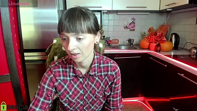 Snapshot of TayanaJons chatting on 8, 10, 2025 TayanaJons online show from 8, 10, 2025