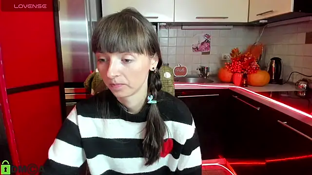 Snapshot of TayanaJons chatting on 10, 10, 2025 TayanaJons online show from 10, 10, 2025