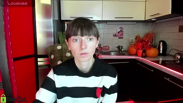 Snapshot of TayanaJons chatting on 11, 10, 2025 TayanaJons online show from 11, 10, 2025