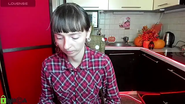 Snapshot of TayanaJons chatting on 3, 11, 2025 TayanaJons online show from 3, 11, 2025