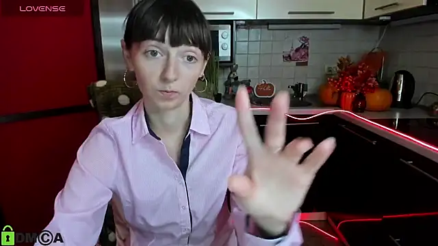 Snapshot of TayanaJons chatting on 5, 11, 2025 TayanaJons online show from 5, 11, 2025