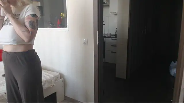 amanda kiss kiss online show from 4, 2, 2026