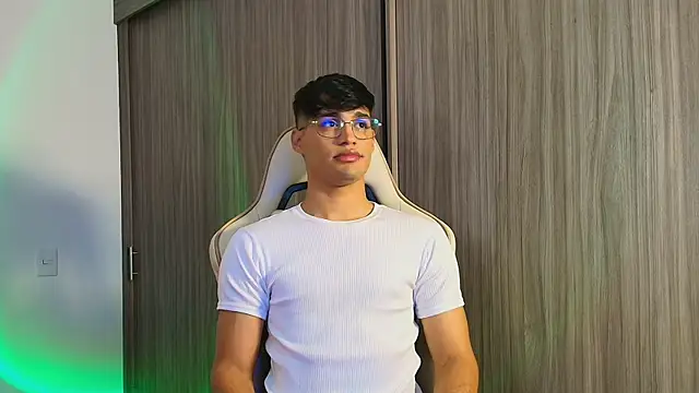 Jimmy Leeh  online show from 2, 12, 2025