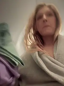 GoldenFlameGoddess online show from 25, 2, 2025