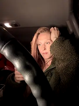 GoldenFlameGoddess online show from 3, 12, 2025