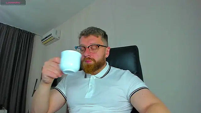 Findom guy online show from 22, 3, 2026