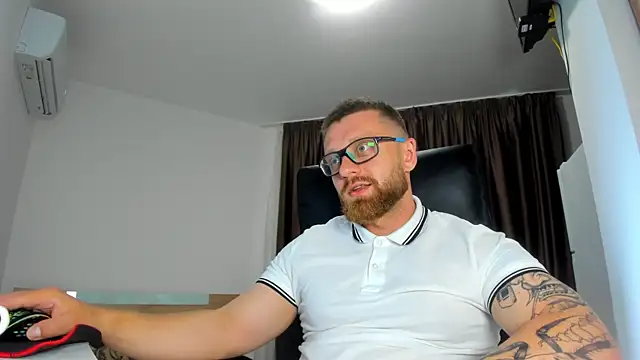 Findom guy online show from 24, 6, 2026