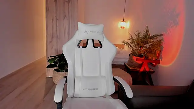 LilyRaisa online show from 16, 3, 2026