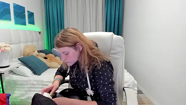 Kathlyn  Heath online show from 10, 10, 2025