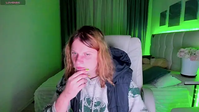 Kathlyn  Heath online show from 28, 10, 2025