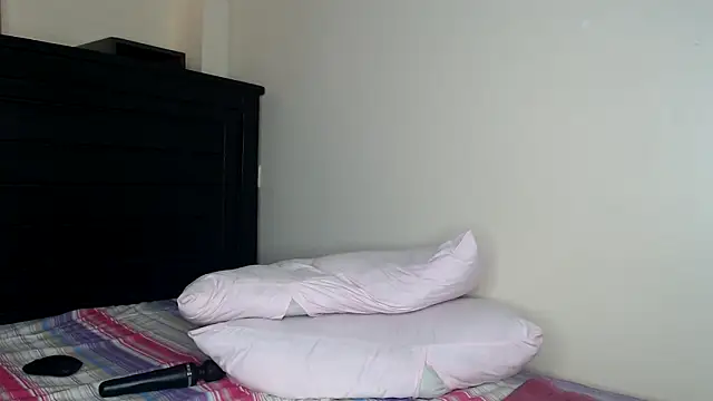 NIKKIE LOVE online show from 13, 4, 2026