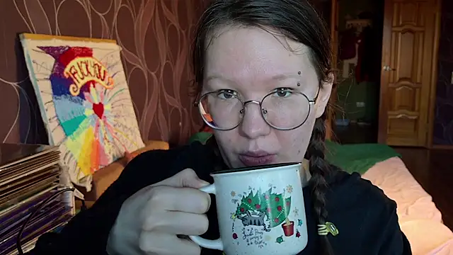 Snapshot of MiriamOr chatting on 15, 12, 2025 MiriamOr online show from 15, 12, 2025