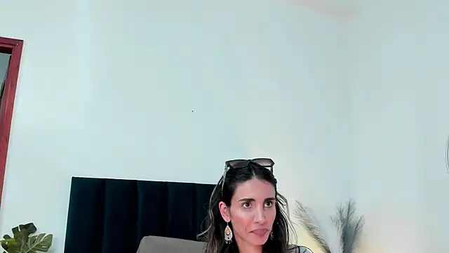 Nina Cavaali online show from 5, 2, 2025