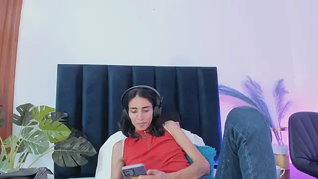 Nina Cavaali online show from 12, 9, 2025