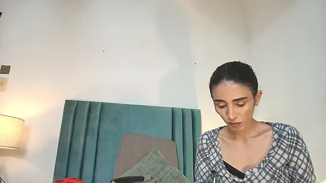 Nina Cavaali online show from 18, 9, 2025