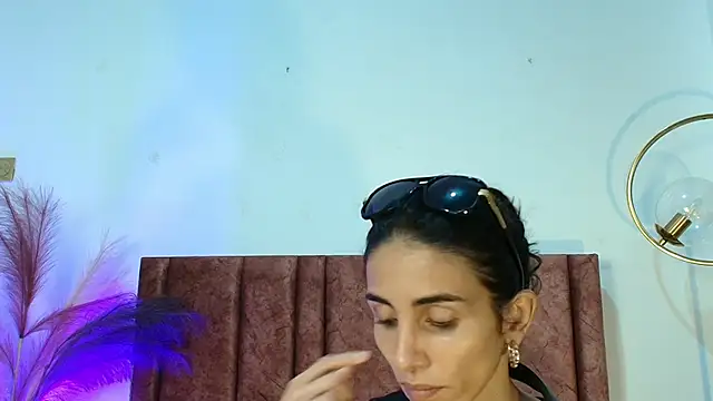 Nina Cavaali online show from 20, 9, 2025