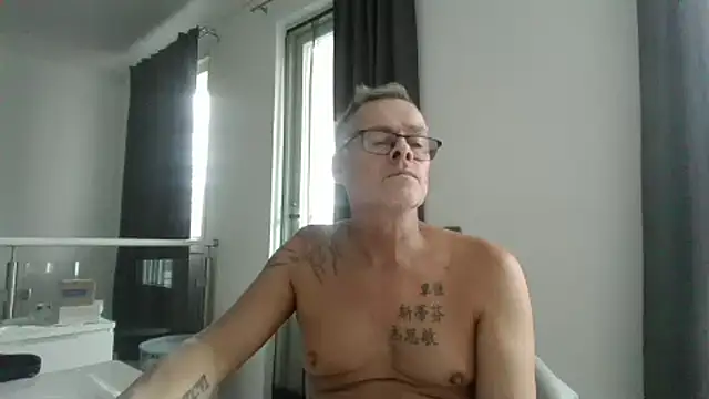 Snapshot of DarrenSullivanSlut chatting on 10, 3, 2025 DarrenSullivanSlut online show from 10, 3, 2025