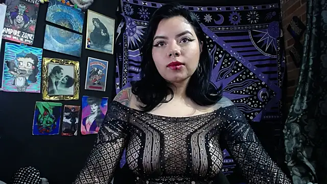 Yourmadame P online show from 23, 4, 2026