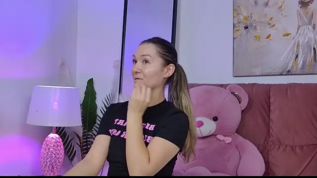 NicolLopeze online show from 23, 11, 2025