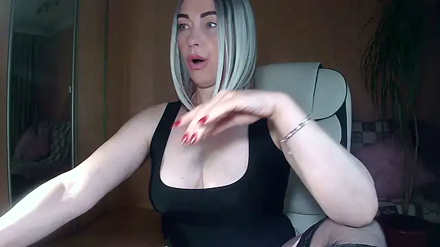 Snapshot of Roxolana_Drim chatting on 17, 6, 2026 Roxolana Drim online show from 17, 6, 2026